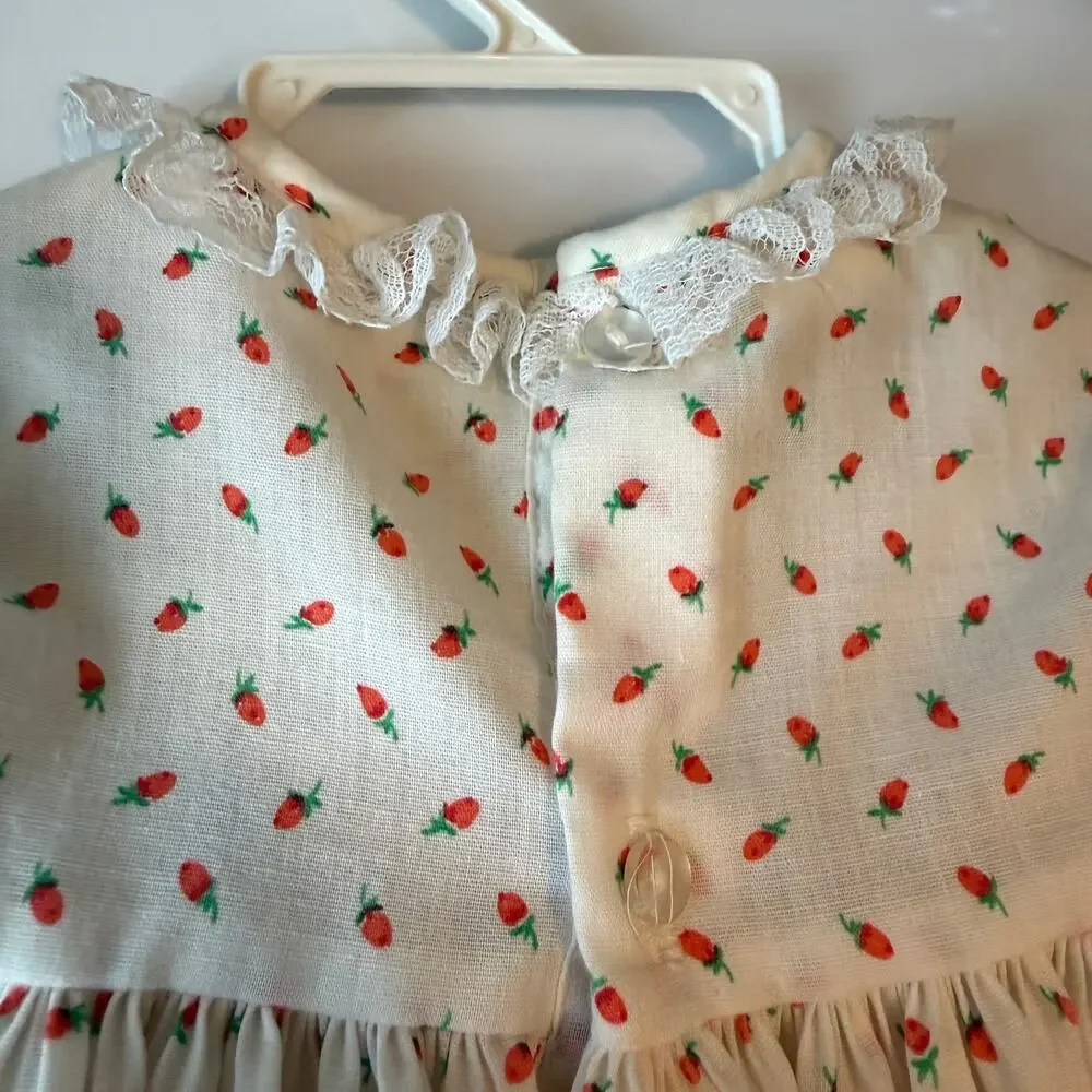 Vintage Winnie the Pooh Smocked Dress Strawberry White Small